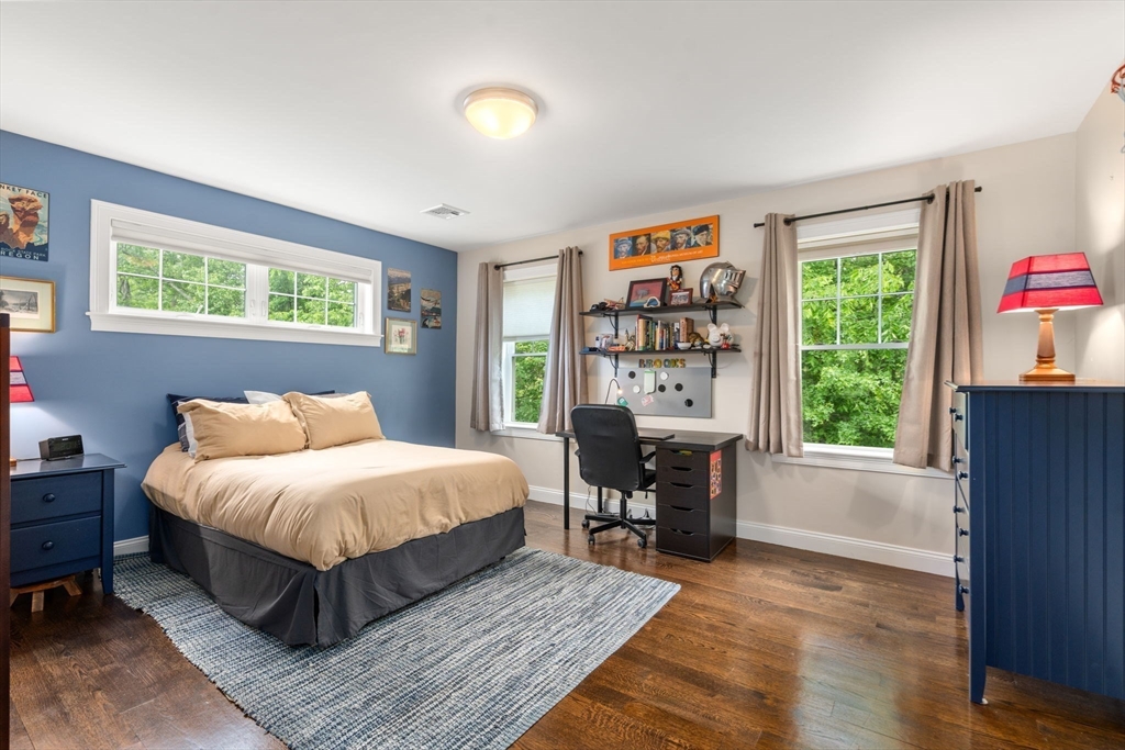 53 Thompson Ave