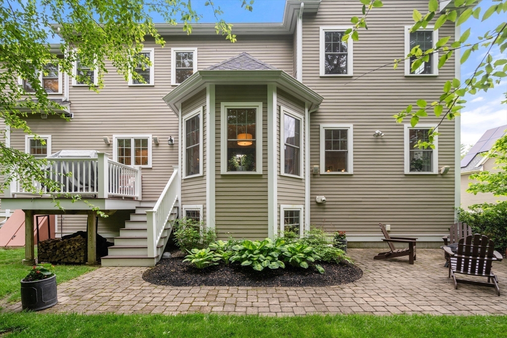 53 Thompson Ave