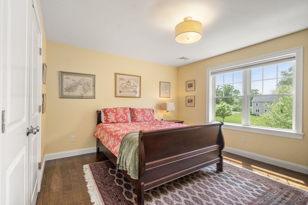 53 Thompson Ave