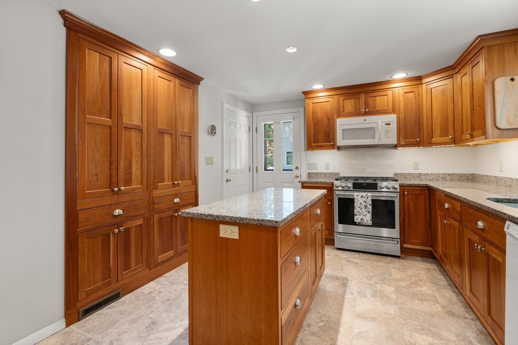 51 Claudette Cir