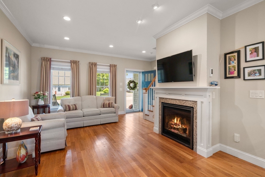 33 Harbor Ave