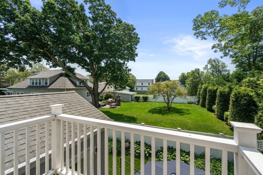 33 Harbor Ave