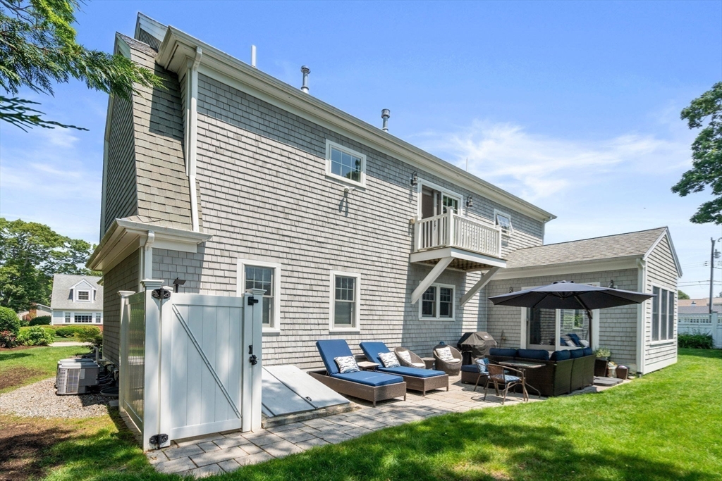33 Harbor Ave