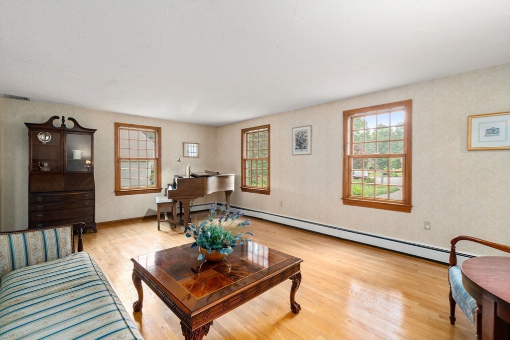 23 Lafayette Dr