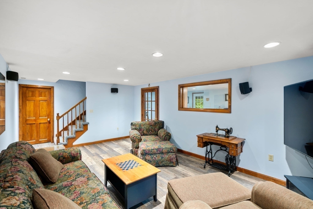 23 Lafayette Dr