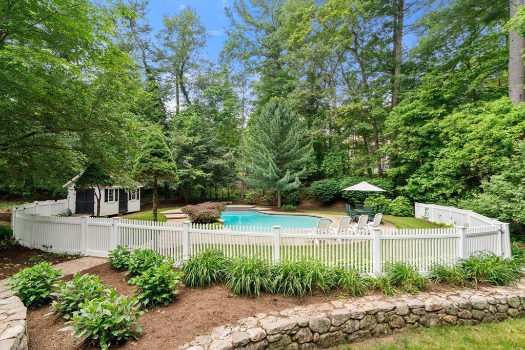 23 Lafayette Dr