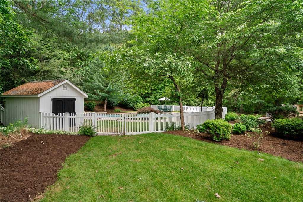 23 Lafayette Dr
