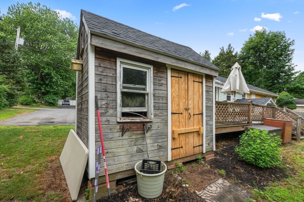 17 Center Hill Rd