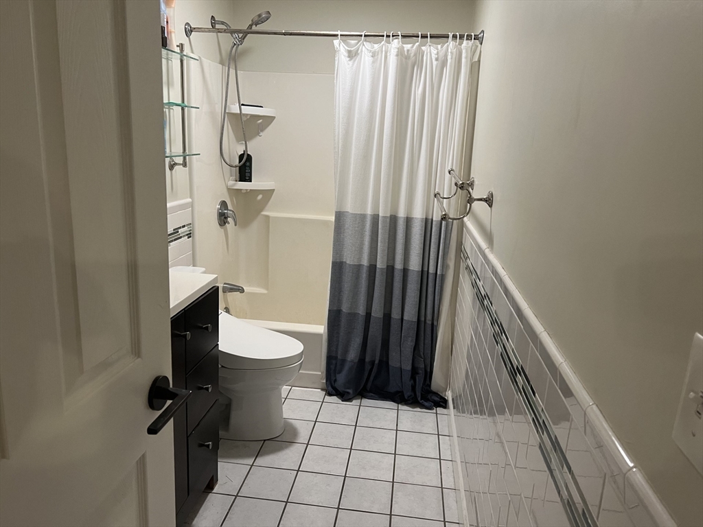 253 Norfolk # 4 Unit: 1-4