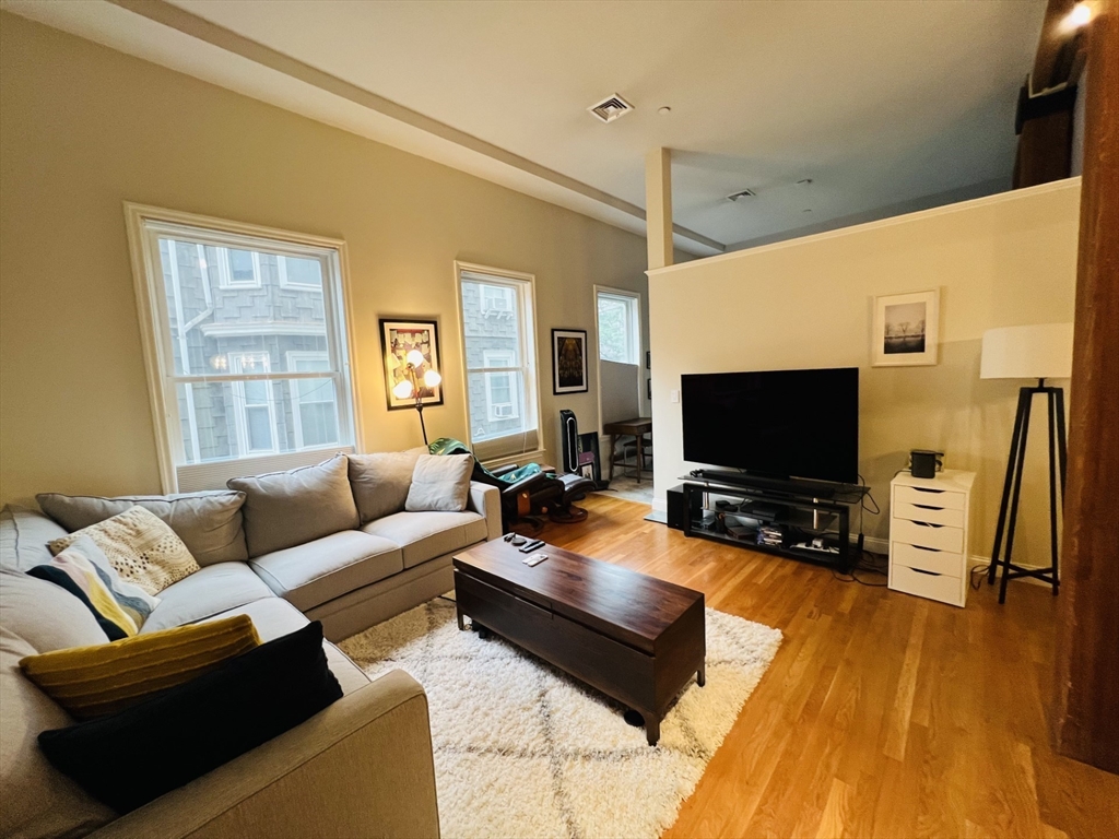 253 Norfolk # 4 Unit: 1-4