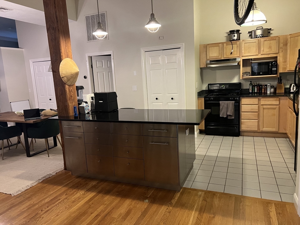 253 Norfolk # 4 Unit: 1-4