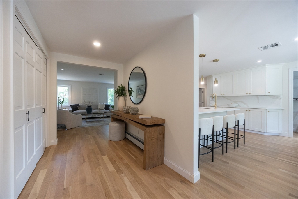 10 Lantern Ln