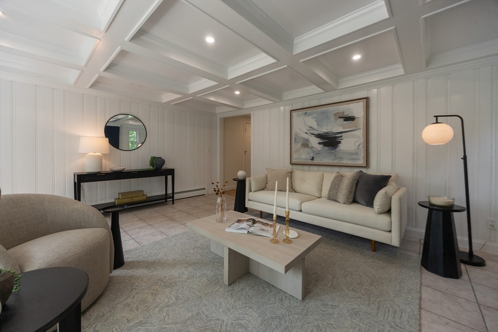 10 Lantern Ln