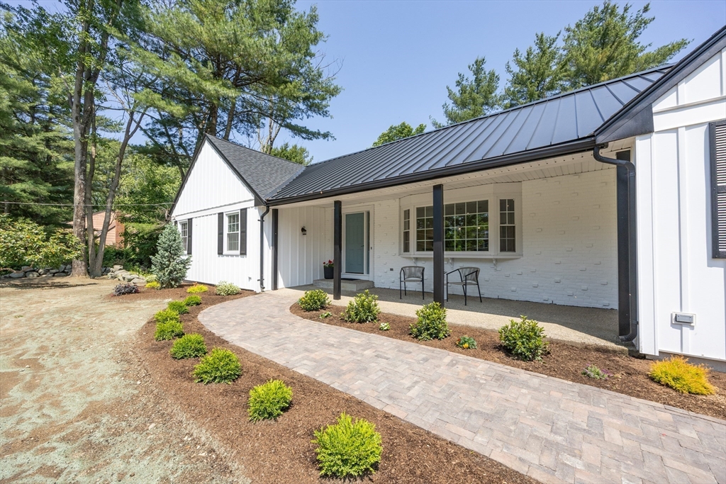 10 Lantern Ln
