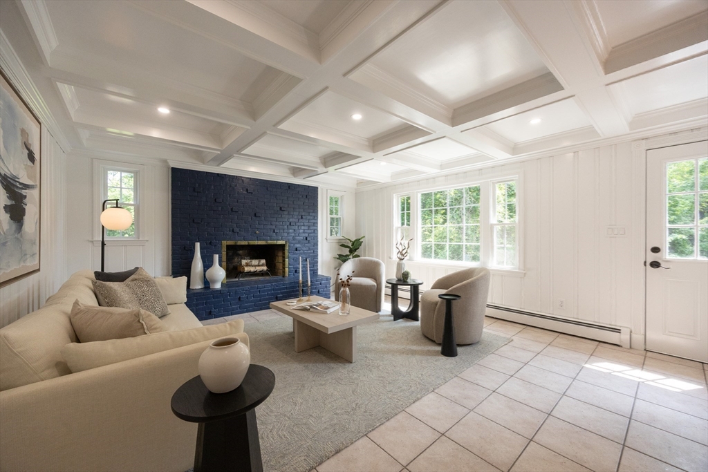 10 Lantern Ln