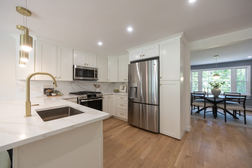 10 Lantern Ln