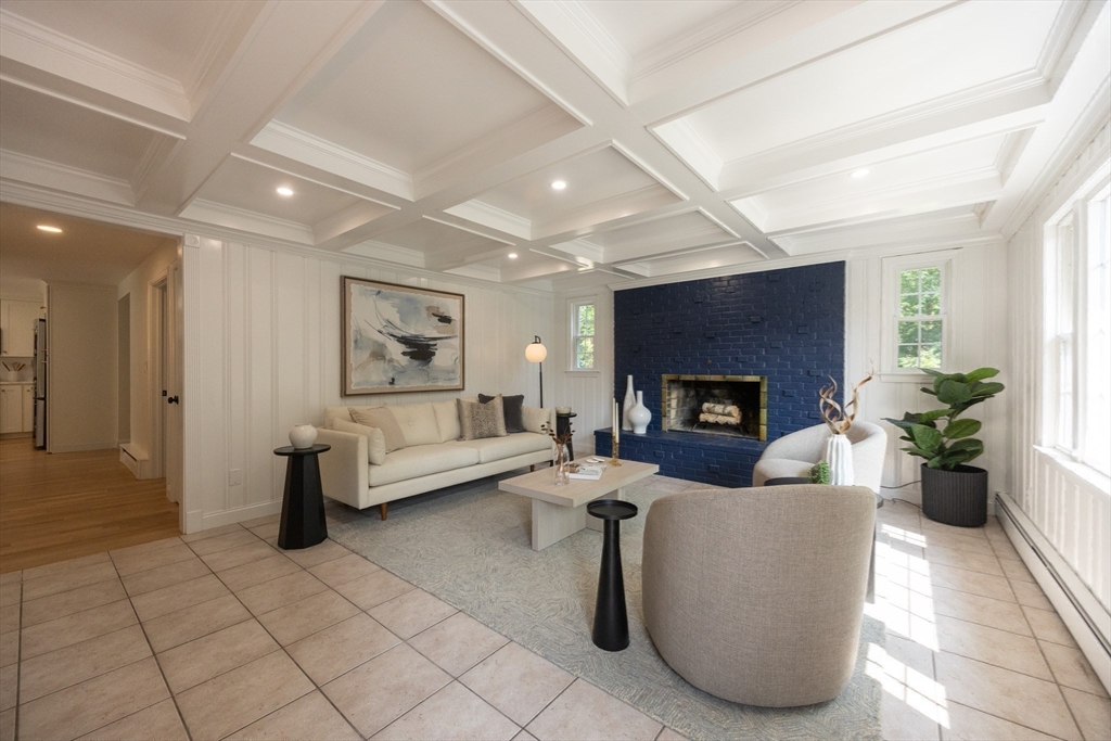 10 Lantern Ln