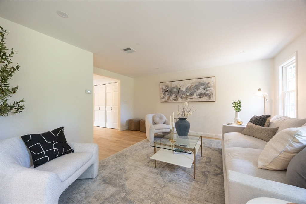 10 Lantern Ln