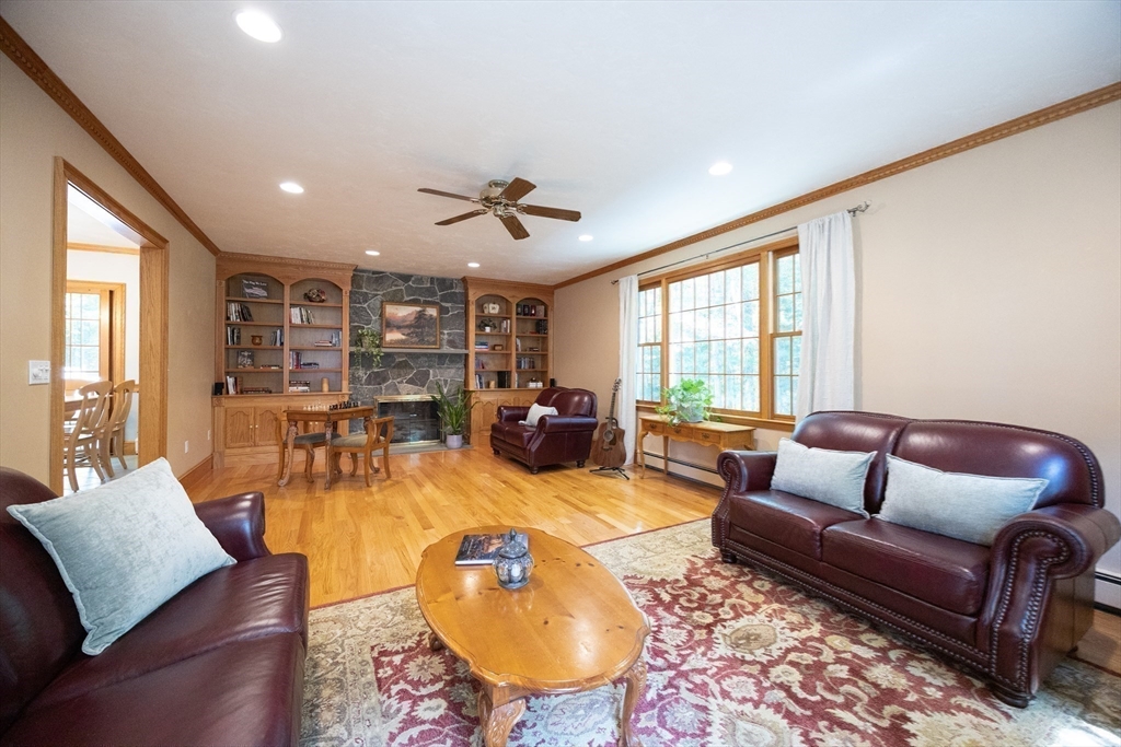 25 Steeplechase Ln