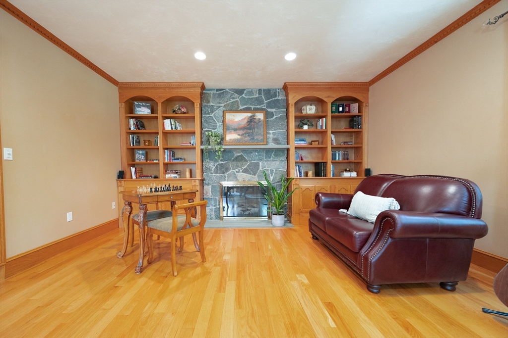 25 Steeplechase Ln