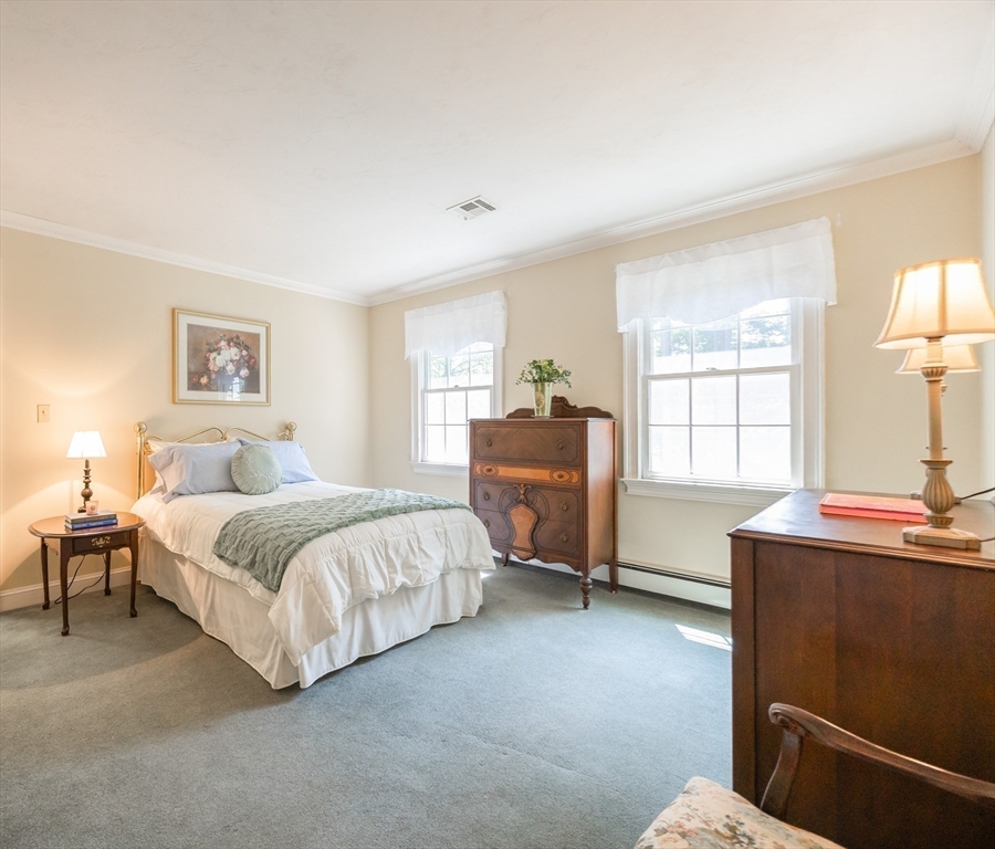 25 Steeplechase Ln