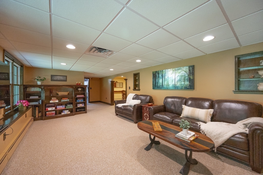 25 Steeplechase Ln