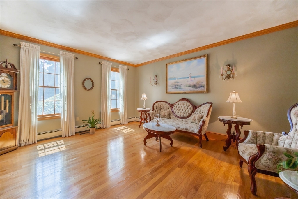 25 Steeplechase Ln