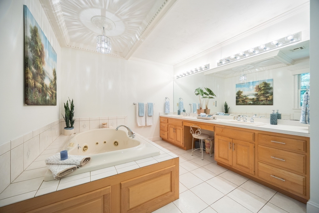 25 Steeplechase Ln