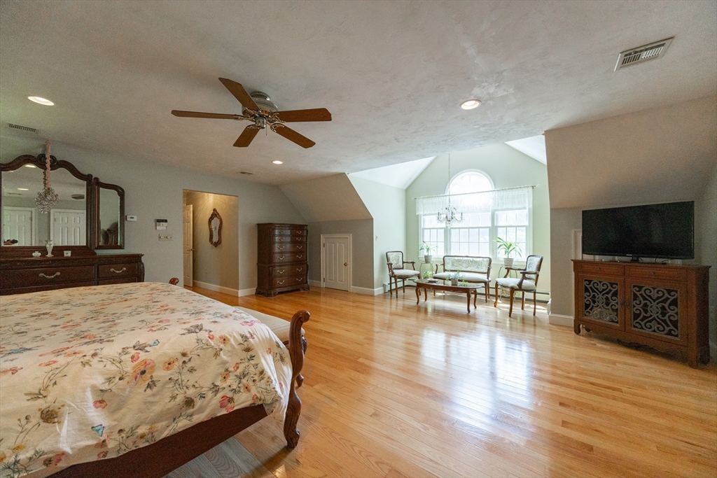 25 Steeplechase Ln