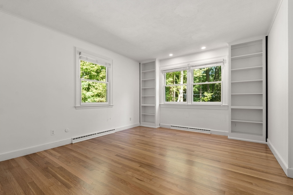 216 Clapboardtree St