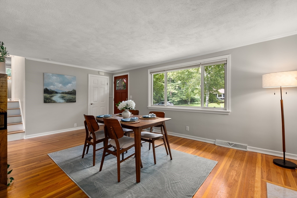 73 Willow Rd