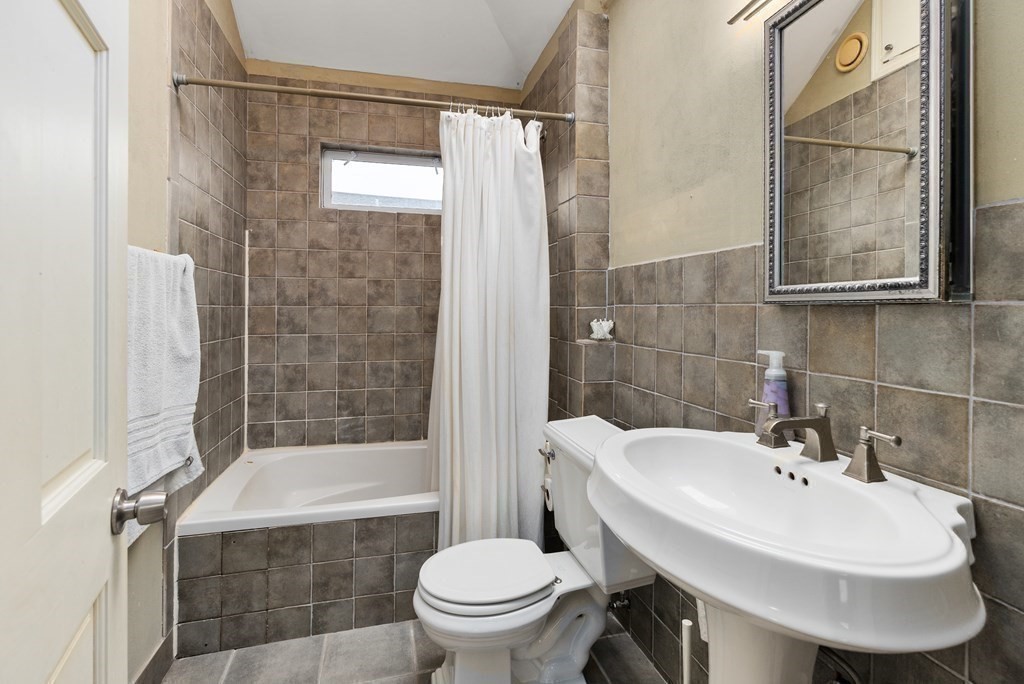 80 Roslindale Ave # 3