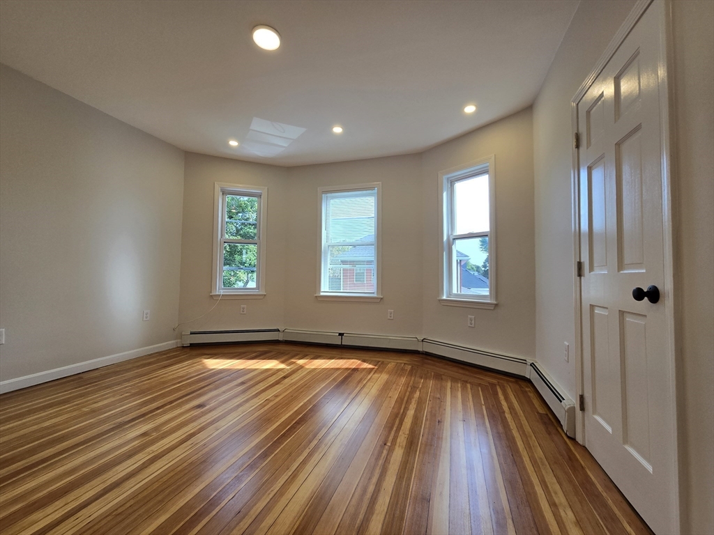 17 Baxter Ave # 1