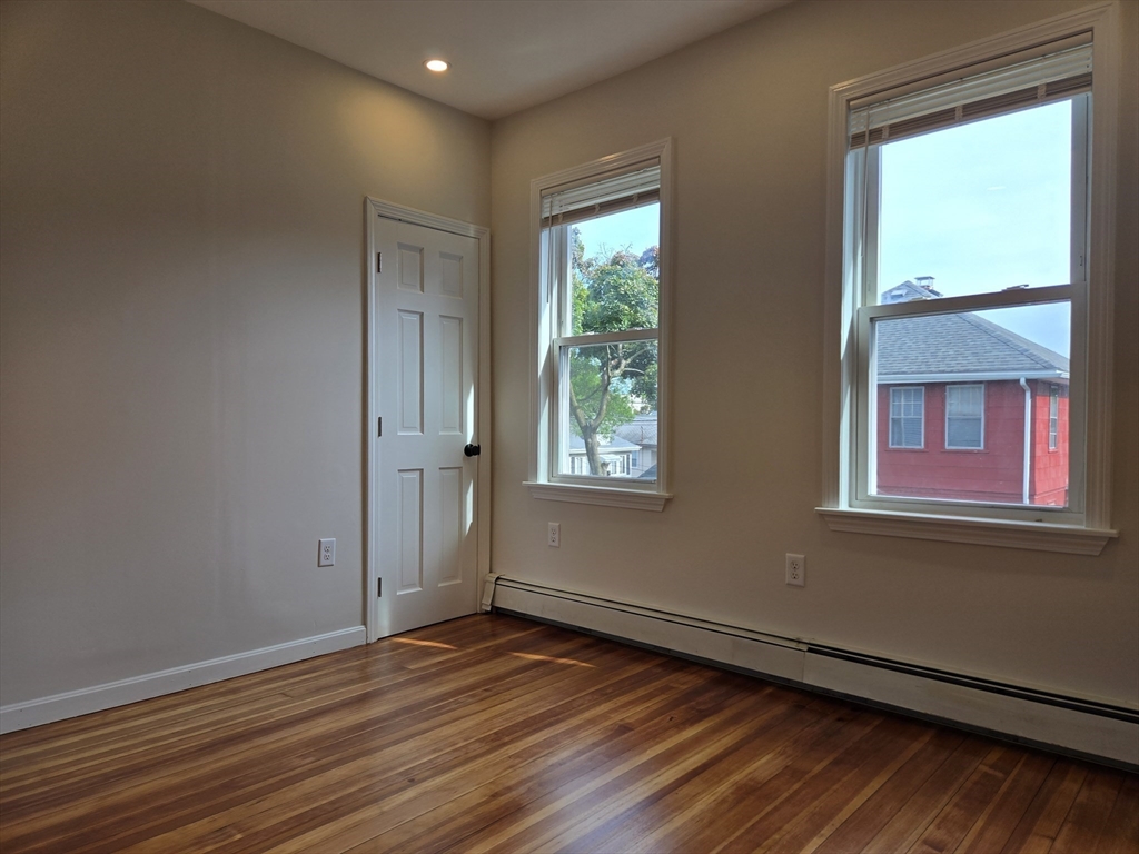 17 Baxter Ave # 1
