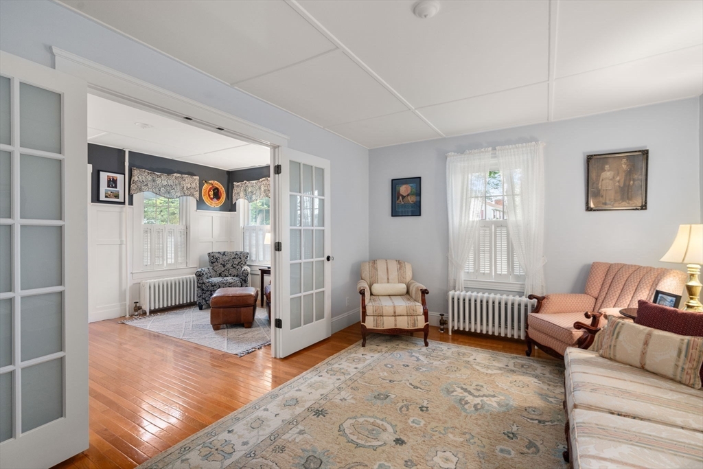49 Hoppin Hill Ave