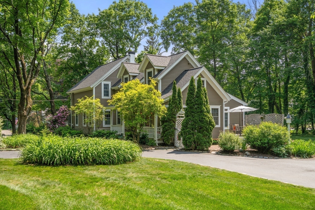 49 Hoppin Hill Ave