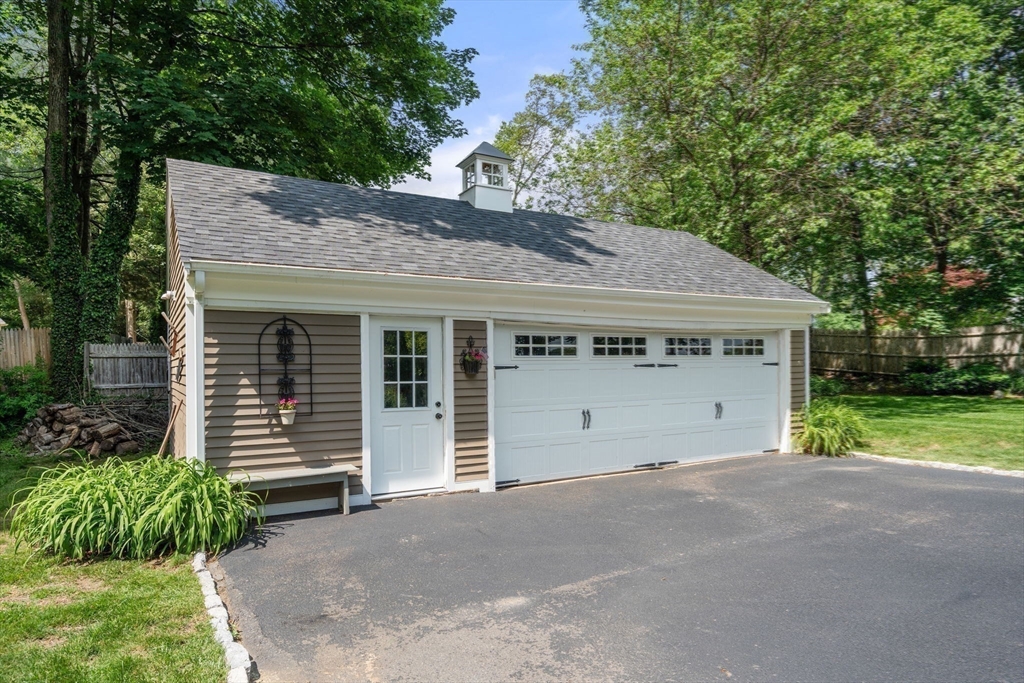 49 Hoppin Hill Ave