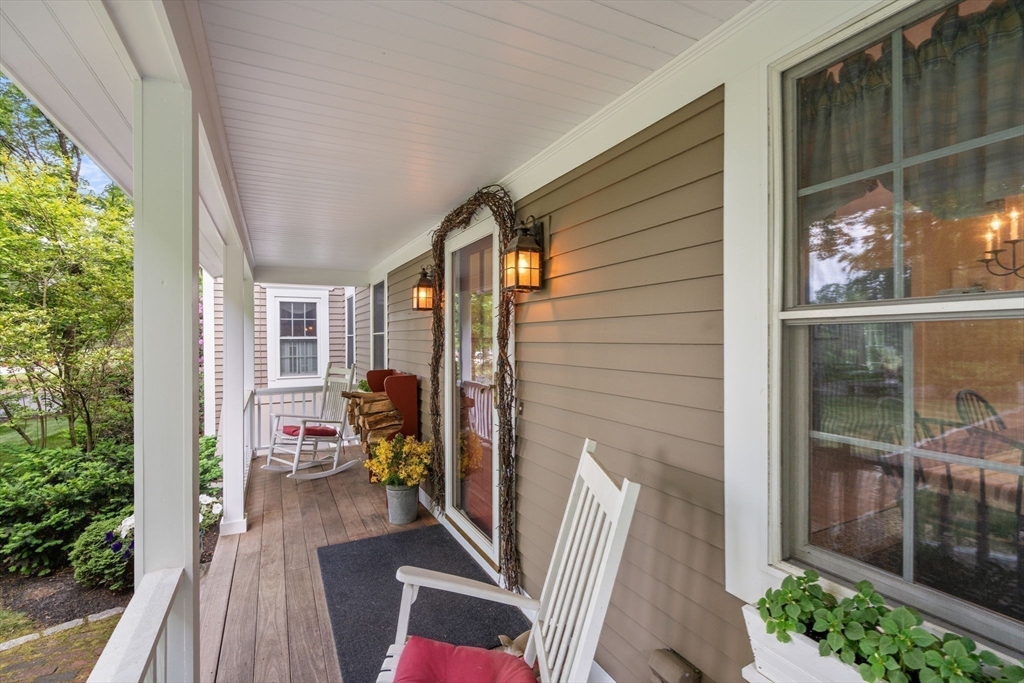 49 Hoppin Hill Ave