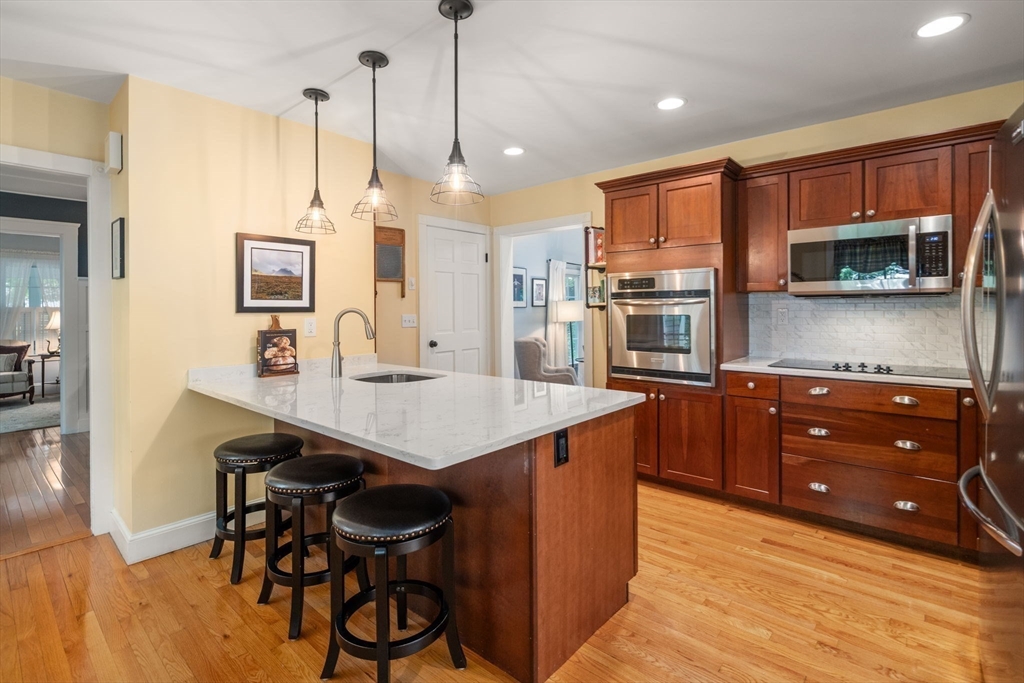 49 Hoppin Hill Ave