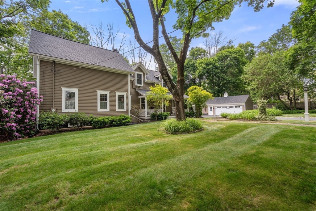 49 Hoppin Hill Ave