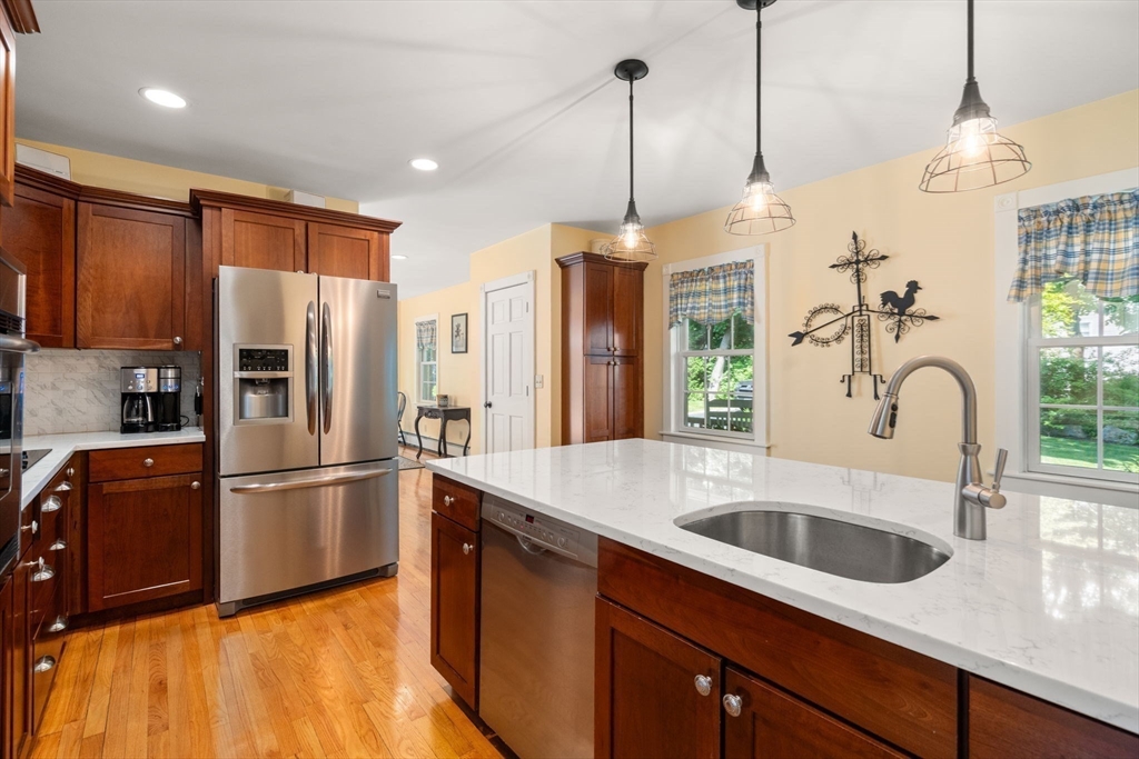 49 Hoppin Hill Ave