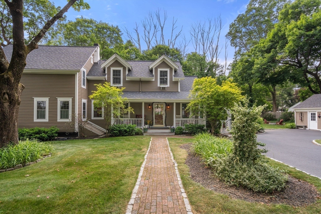 49 Hoppin Hill Ave