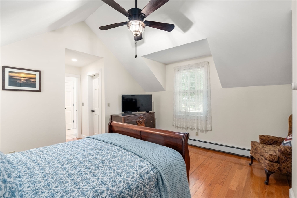 49 Hoppin Hill Ave
