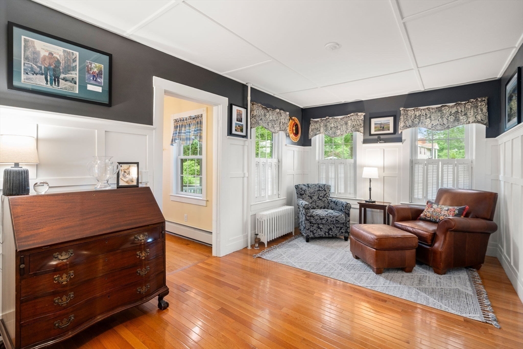 49 Hoppin Hill Ave