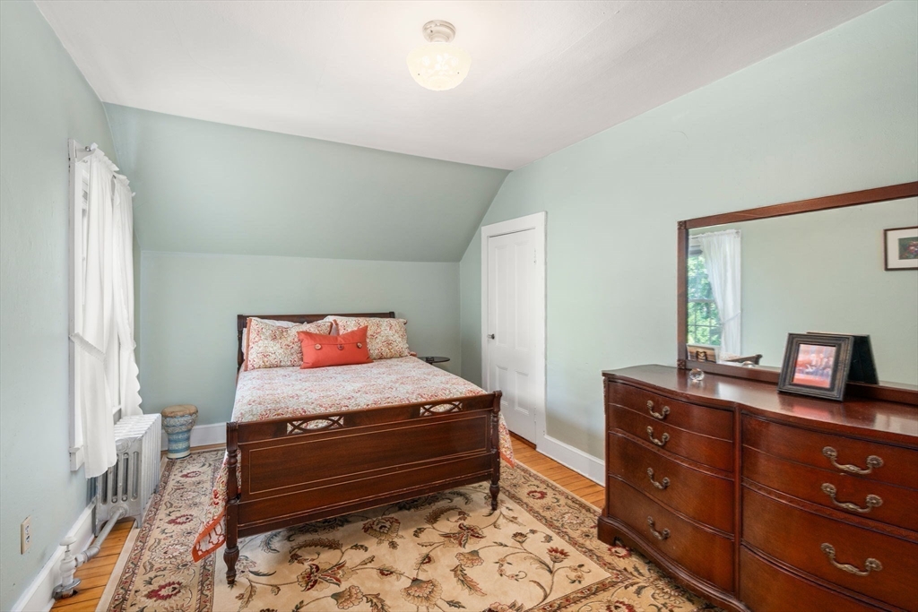 49 Hoppin Hill Ave