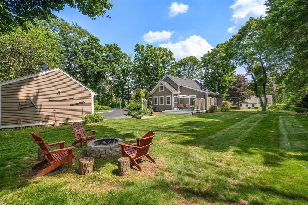 49 Hoppin Hill Ave