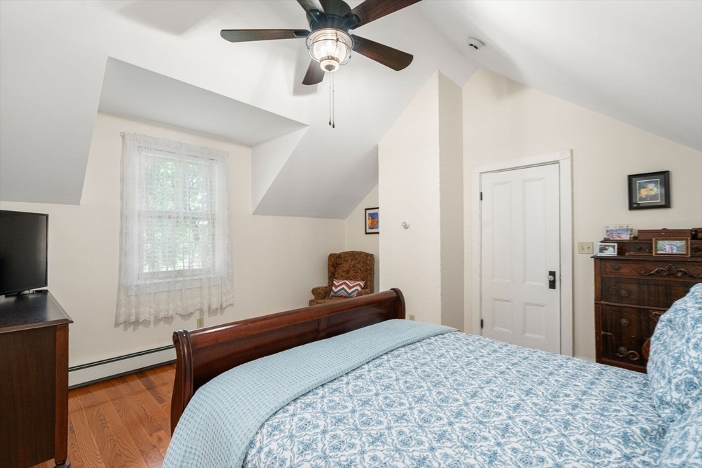 49 Hoppin Hill Ave