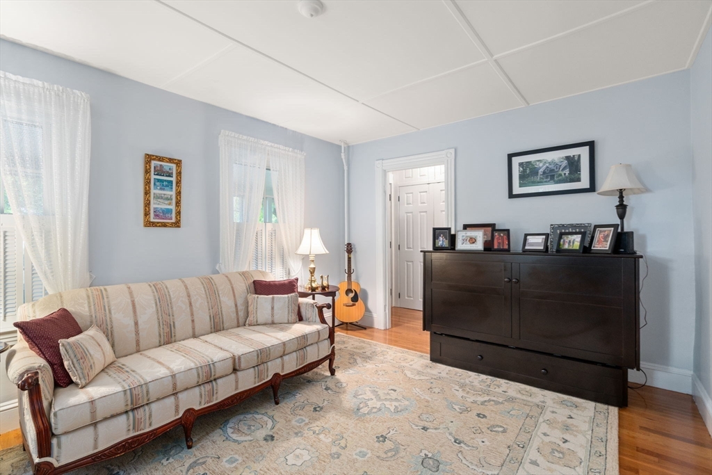 49 Hoppin Hill Ave