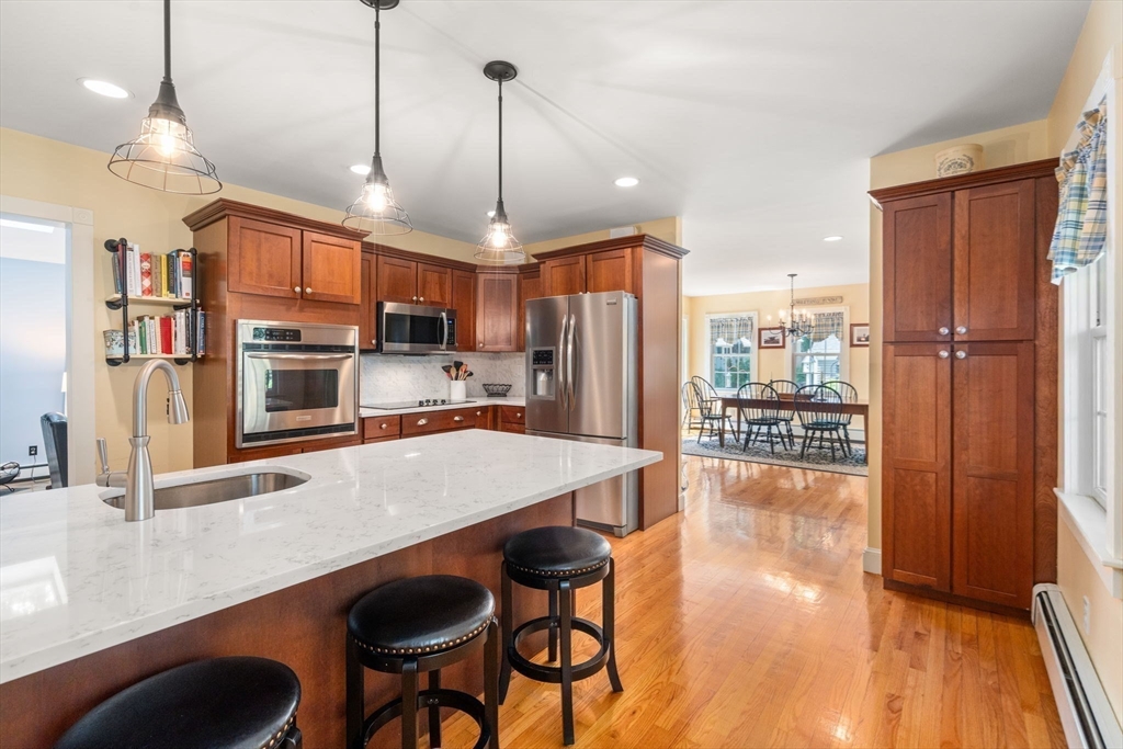 49 Hoppin Hill Ave