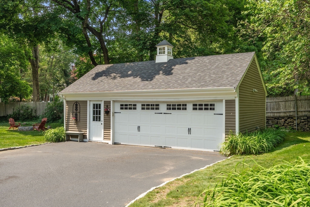 49 Hoppin Hill Ave